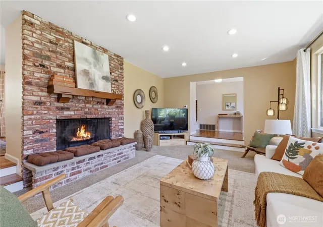 Photo 4 of Single family home for sale at 4941 125 Avenue SE, Bellevue, WA 98006 | MLS# NWM2587472 | Listing updated on 2026-10-01