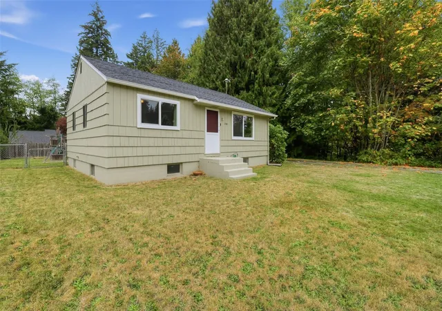 Photo 1 of Sale Pending at 1370 Ne Vena Ave, Bremerton, WA 98311 | MLS# NWM2587481 | Listing updated on 2026-10-25