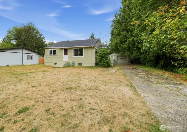 Photo 2 of Single family home for sale at 1370 Ne Vena Ave, Bremerton, WA 98311 | MLS# NWM2587481 | Listing updated on 2026-09-28