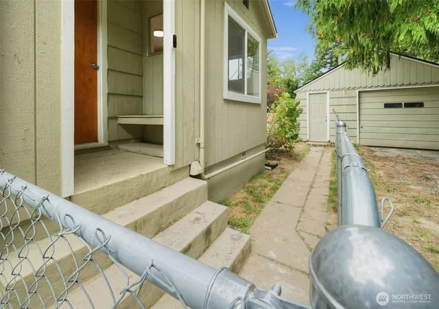Photo 3 of Single family home for sale at 1370 Ne Vena Ave, Bremerton, WA 98311 | MLS# NWM2587481 | Listing updated on 2026-09-28