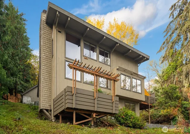 Photo 2 of Sale Pending at 5504 Ne 190th Street, Kenmore, WA 98028 | MLS# NWM2587484 | Listing updated on 2026-09-30