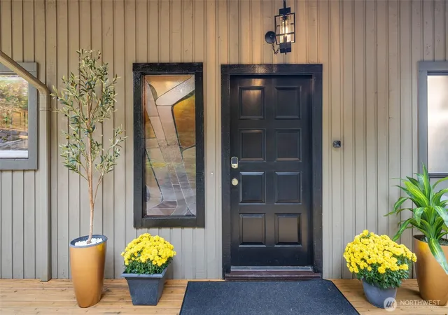 Photo 3 of Sale Pending at 5504 Ne 190th Street, Kenmore, WA 98028 | MLS# NWM2587484 | Listing updated on 2026-09-30