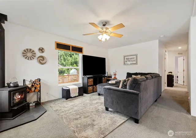 Photo 4 of Manufactured home for sale at 27078 Wagner Cir NE, Kingston, WA 98346 | MLS# NWM2587487 | Listing updated on 2026-10-02