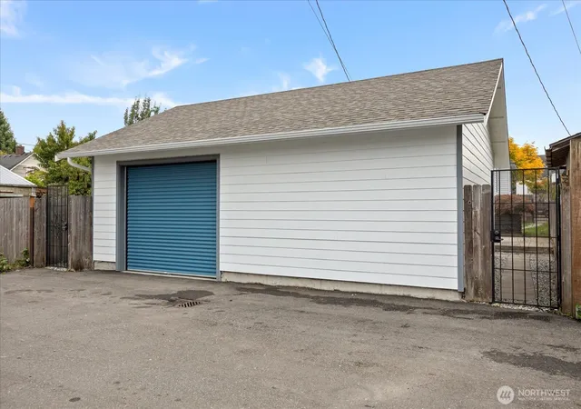 Photo 3 of Single family home for sale at 1426 Lombard Ave, Everett, WA 98201 | MLS# NWM2587496 | Listing updated on 2026-10-02