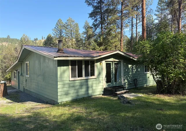 Photo 3 of Single family home for sale at 13 Pine Grv St, Republic, WA 99166 | MLS# NWM2587506 | Listing updated on 2026-09-26