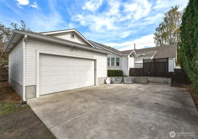 Photo 2 of Single family home for sale at 1510 Howard St, Walla Walla, WA 99362 | MLS# NWM2587509 | Listing updated on 2026-10-04
