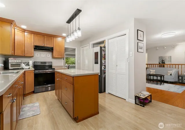 Photo 4 of Single family home for sale at 25806 SE 192nd Street, Maple Valley, WA 98038 | MLS# NWM2587526 | Listing updated on 2026-10-06
