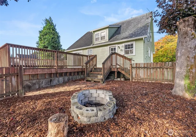 Photo 2 of Single family home for sale at 803 Fowler St, Raymond, WA 98577 | MLS# NWM2587529 | Listing updated on 2026-09-26