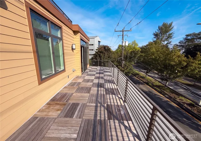 Photo 4 of Townhouse for sale at 3009 Harbor Ave SW, Seattle, WA 98126 | MLS# NWM2587544 | Listing updated on 2026-10-01