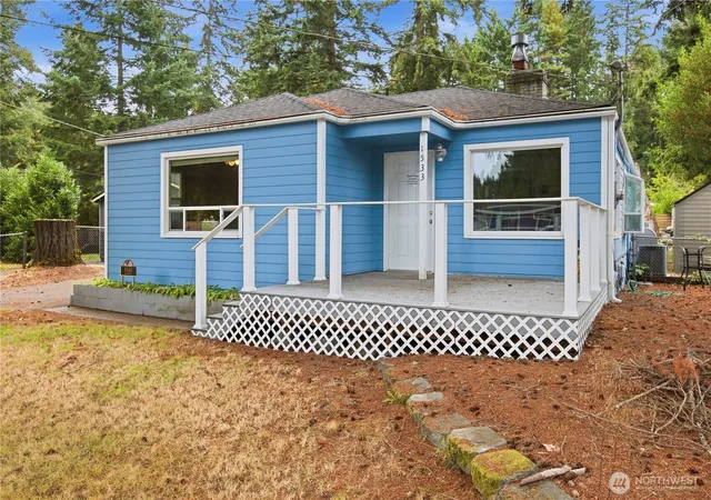 Photo 2 of Single family home for sale at 1533 Ne 166th Street, Shoreline, WA 98155 | MLS# NWM2587547 | Listing updated on 2026-09-29