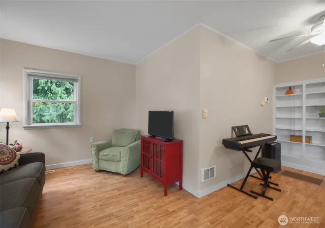 Photo 3 of Sale Pending at 5901 Oceanview Blvd Ne, Bremerton, WA 98311 | MLS# NWM2587549 | Listing updated on 2026-09-30