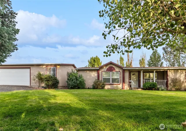 Photo 2 of Manufactured home for sale at 601 S C St, Sprague, WA 99032 | MLS# NWM2587555 | Listing updated on 2026-09-26