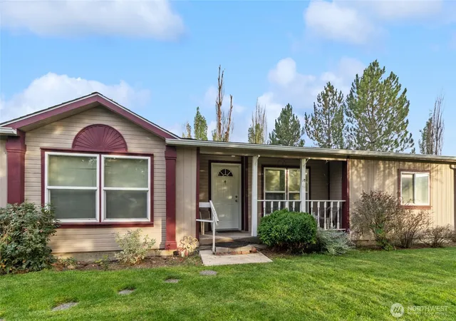 Photo 3 of Manufactured home for sale at 601 S C St, Sprague, WA 99032 | MLS# NWM2587555 | Listing updated on 2026-09-26