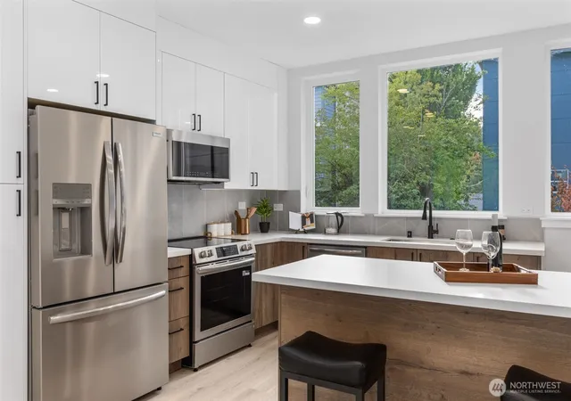 Photo 4 of Townhouse for sale at 7035 Delridge Way SW, Seattle, WA 98106 | MLS# NWM2587564 | Listing updated on 2026-10-23