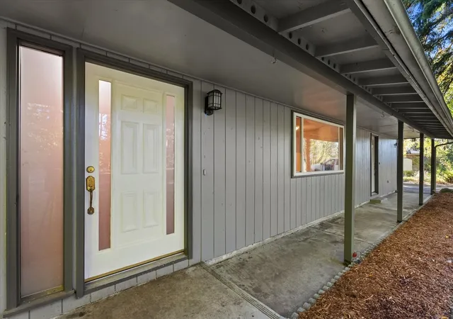 Photo 3 of Single family home for sale at 1421 SW 304th Street, Federal Way, WA 98023 | MLS# NWM2587567 | Listing updated on 2026-10-22