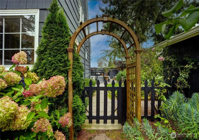 Photo 4 of Single family home for sale at 3911 N 8th Street, Tacoma, WA 98406 | MLS# NWM2587572 | Listing updated on 2026-09-30