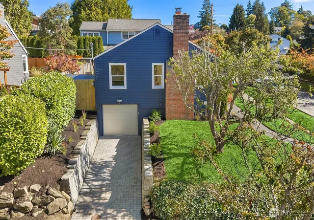 Photo 3 of Single family home for sale at 3022 W Smith St, Seattle, WA 98199 | MLS# NWM2587582 | Listing updated on 2026-10-01