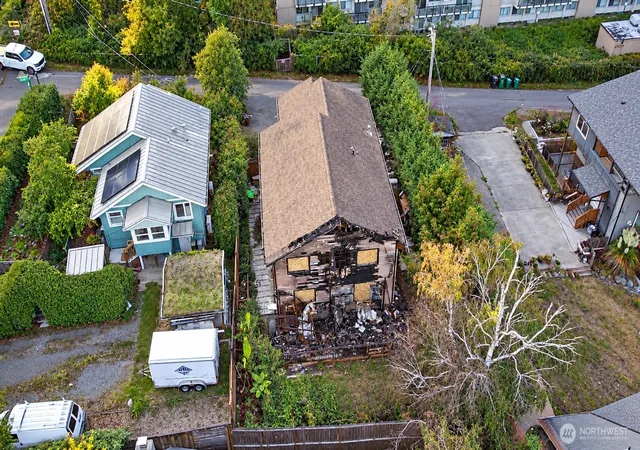Photo 8 of Sale Pending at 10452 12th Avenue SW, Seattle, WA 98146 | MLS# NWM2587586 | Listing updated on 2026-10-08