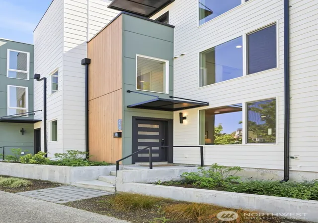 Photo 3 of Townhouse for sale at 6406 Fauntleroy Way Sw, Seattle, WA 98136 | MLS# NWM2587604 | Listing updated on 2026-10-01