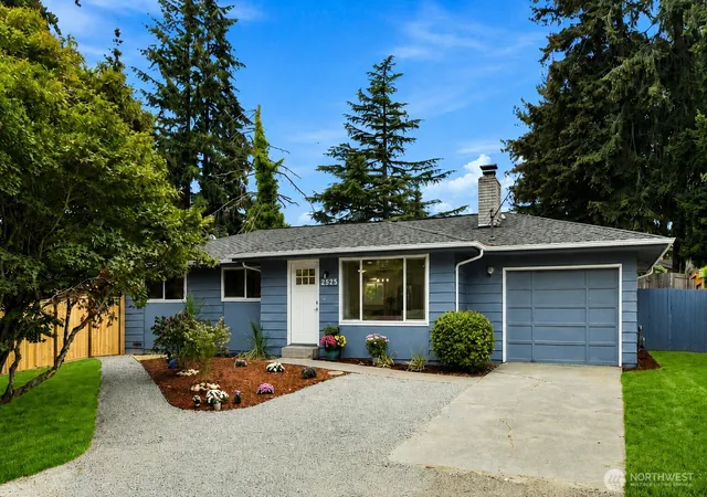 Photo 1 of Single family home for sale at 2525 Edmonds Ave Ne, Renton, WA 98056 | MLS# NWM2587611 | Listing updated on 2026-09-28