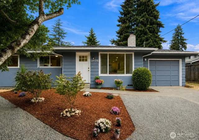 Photo 2 of Single family home for sale at 2525 Edmonds Ave Ne, Renton, WA 98056 | MLS# NWM2587611 | Listing updated on 2026-09-28