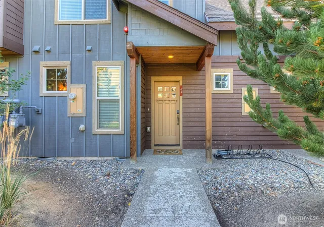Photo 3 of Townhouse for sale at 65 Big Hl Dr, Cle Elum, WA 98922 | MLS# NWM2587619 | Listing updated on 2026-10-01