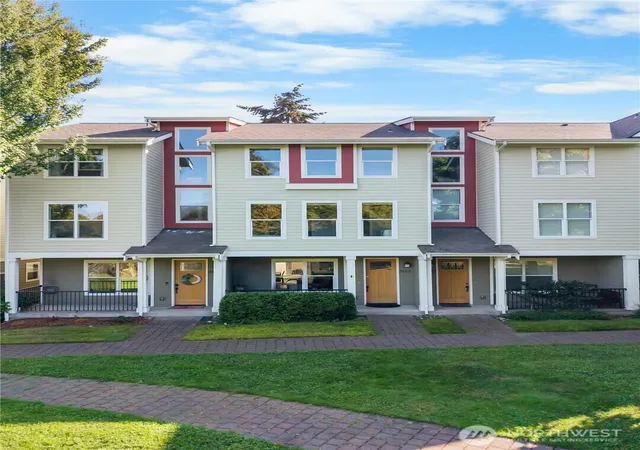 Photo 2 of Townhouse for sale at 3133 Sw Raymond St, Seattle, WA 98126 | MLS# NWM2587621 | Listing updated on 2026-09-26
