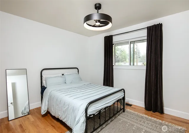 Photo 4 of Single family home for sale at 18910 71st Avenue NE, Kenmore, WA 98028 | MLS# NWM2587623 | Listing updated on 2026-10-01