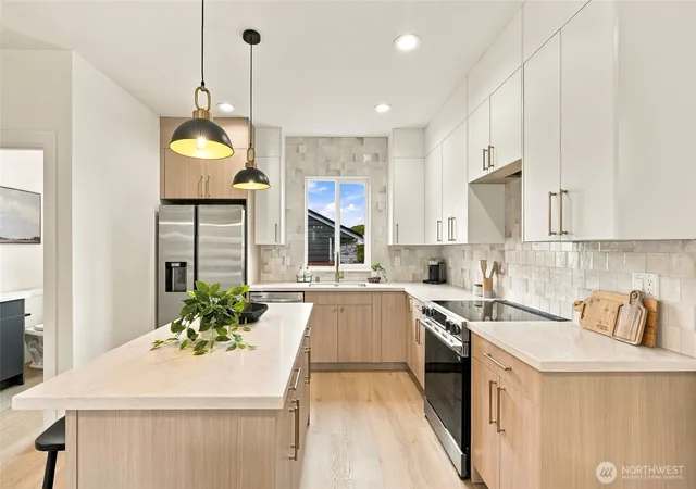 Photo 4 of Condo for sale at 5513 Fleming St #A, Everett, WA 98203 | MLS# NWM2587637 | Listing updated on 2026-09-30