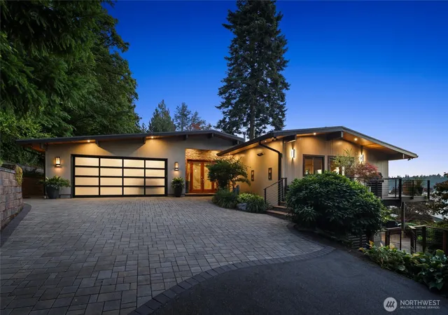 Photo 2 of Single family home for sale at 13210 Holmes Point Dr Ne, Kirkland, WA 98034 | MLS# NWM2587638 | Listing updated on 2026-10-01