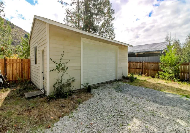 Photo 3 of Manufactured home for sale at 19510 215th Street E, Orting, WA 98360 | MLS# NWM2587653 | Listing updated on 2026-09-27