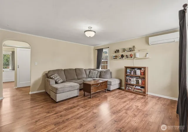 Photo 3 of Single family home for sale at 1002 North 10th Ave, Kelso, WA 98626 | MLS# NWM2587654 | Listing updated on 2026-10-08