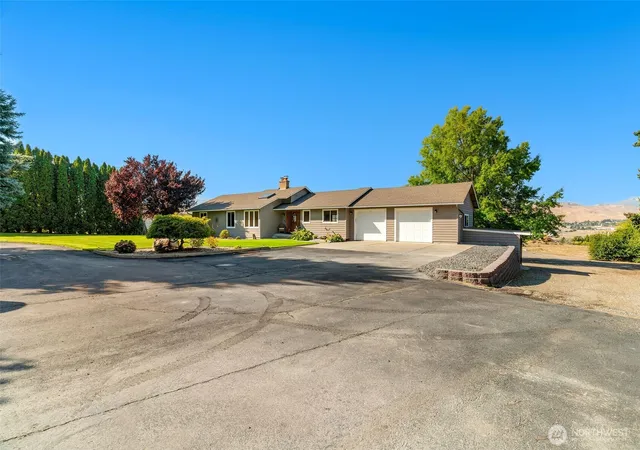 Photo 1 of Single family home for sale at 3820 Nw Cascade Ave, East Wenatchee, WA 98802 | MLS# NWM2587657 | Listing updated on 2026-10-02