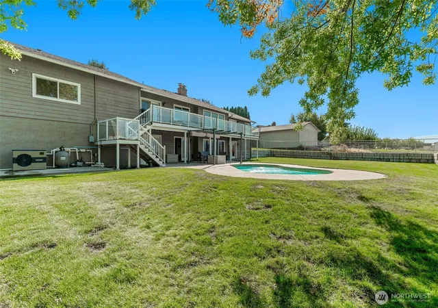 Photo 4 of Single family home for sale at 3820 NW Cascade Ave, East Wenatchee, WA 98802 | MLS# NWM2587657 | Listing updated on 2026-10-02