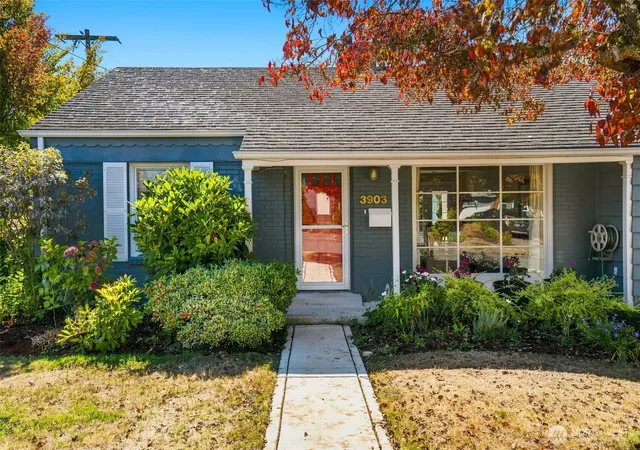 Photo 2 of Single family home for sale at 3903 Sw Rose St, Seattle, WA 98136 | MLS# NWM2587662 | Listing updated on 2026-10-16