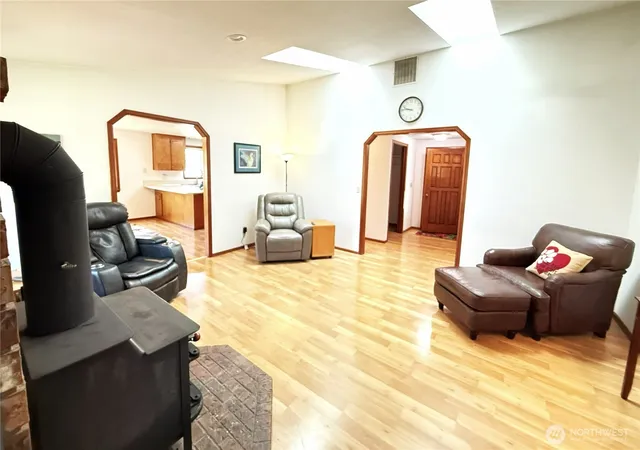 Photo 3 of Single family home for sale at 6729 Bel Mor Ct SW, Tumwater, WA 98512 | MLS# NWM2587665 | Listing updated on 2026-10-09