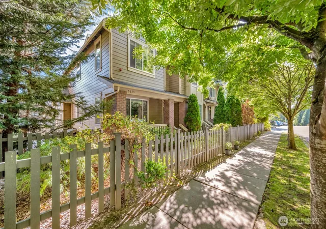 Townhouse for sale at 10625 Ross Rd #3, Bothell, WA 98011 | MLS# NWM2587672