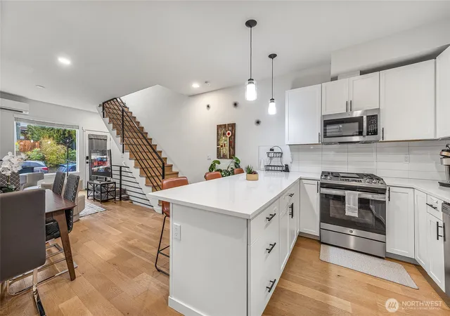 Photo 2 of Townhouse for sale at 5240 Brooklyn Ave Ne #A, Seattle, WA 98105 | MLS# NWM2587673 | Listing updated on 2026-09-28