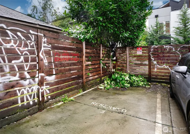 Photo 25 of Townhouse for sale at 5240 Brooklyn Ave NE #A, Seattle, WA 98105 | MLS# NWM2587673 | Listing updated on 2026-10-06