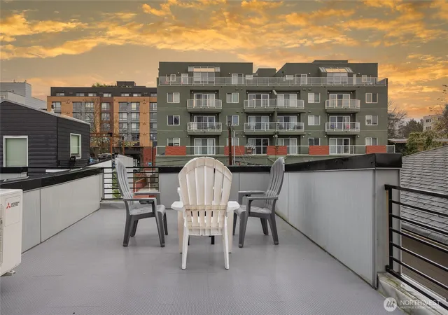 Photo 4 of Townhouse for sale at 5240 Brooklyn Ave NE #A, Seattle, WA 98105 | MLS# NWM2587673 | Listing updated on 2026-09-28