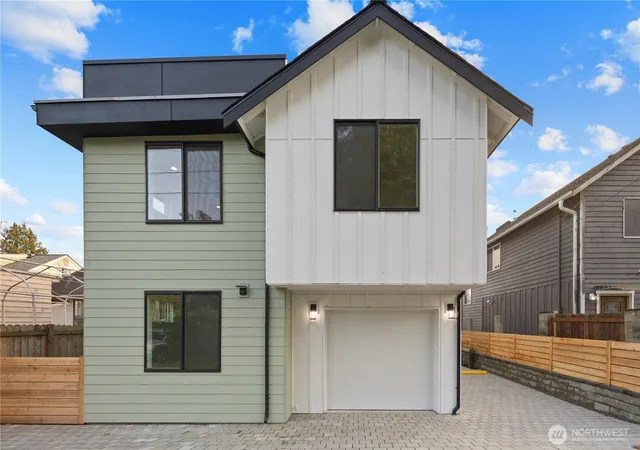 Photo 3 of Townhouse for sale at 516 N 102nd Street, Seattle, WA 98133 | MLS# NWM2587674 | Listing updated on 2026-09-28