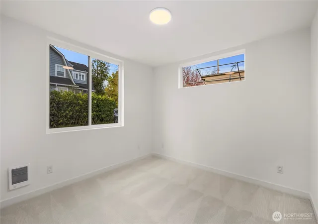 Photo 4 of Townhouse for sale at 516 N 102nd Street, Seattle, WA 98133 | MLS# NWM2587674 | Listing updated on 2026-09-28