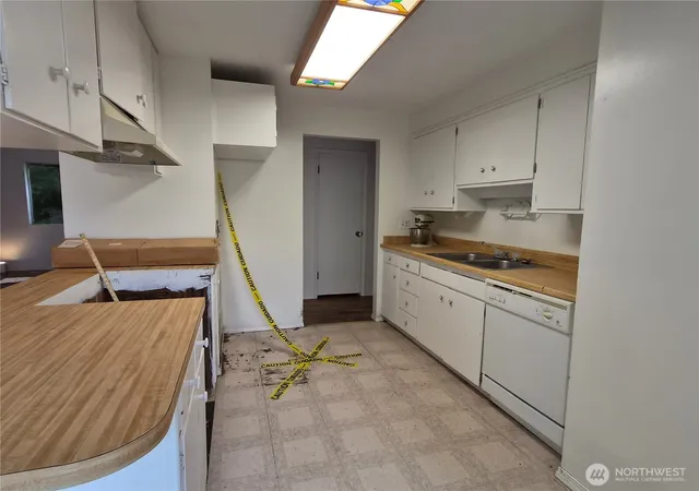 Photo 4 of Single family home for sale at 9838 S 210th Place, Kent, WA 98031 | MLS# NWM2587676 | Listing updated on 2026-09-29