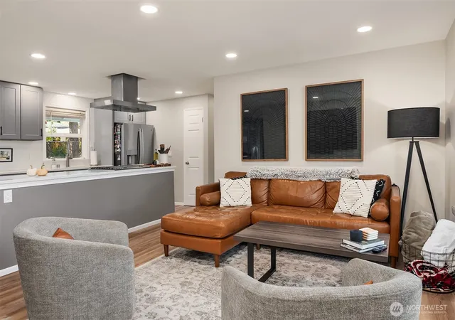 Photo 4 of Single family home for sale at 3917 NE 11th Place, Renton, WA 98056 | MLS# NWM2587680 | Listing updated on 2026-10-02