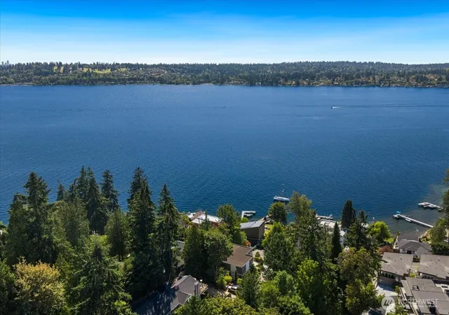 Photo 3 of Single family home for sale at 11822 Holmes Point Dr Ne, Kirkland, WA 98034 | MLS# NWM2587687 | Listing updated on 2026-09-30