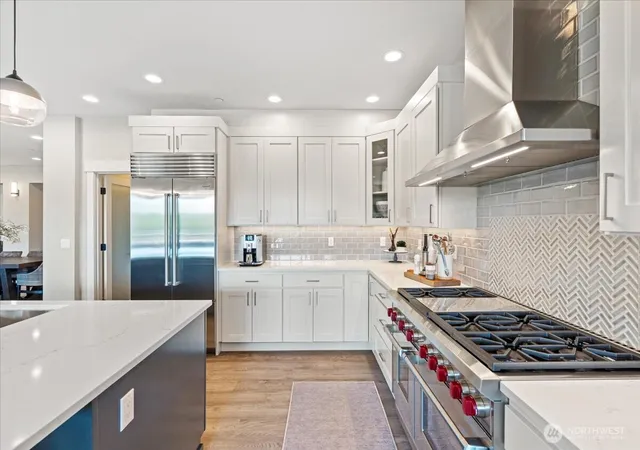Photo 4 of Single family home for sale at 11822 Holmes Point Dr NE, Kirkland, WA 98034 | MLS# NWM2587687 | Listing updated on 2026-09-30