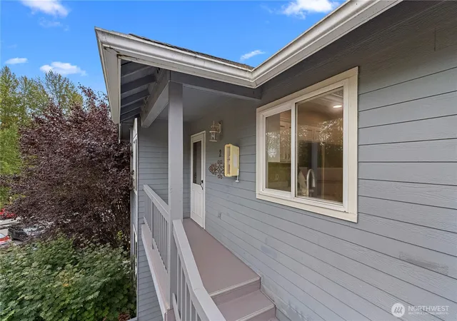 Photo 4 of Townhouse for sale at 2210 Grade Rd #2, Lake Stevens, WA 98258 | MLS# NWM2587689 | Listing updated on 2026-10-03