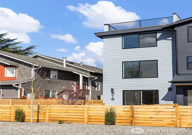 Photo 2 of Townhouse for sale at 518 N 102nd Street, Seattle, WA 98133 | MLS# NWM2587692 | Listing updated on 2026-09-28