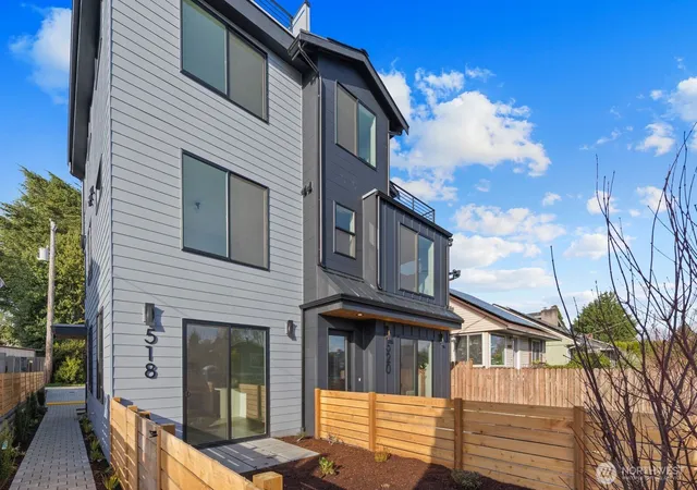 Photo 4 of Townhouse for sale at 518 N 102nd Street, Seattle, WA 98133 | MLS# NWM2587692 | Listing updated on 2026-09-28
