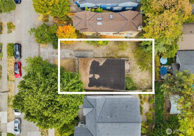 Photo 2 of Sale Pending at 440 26th Avenue E, Seattle, WA 98112 | MLS# NWM2587693 | Listing updated on 2026-10-12